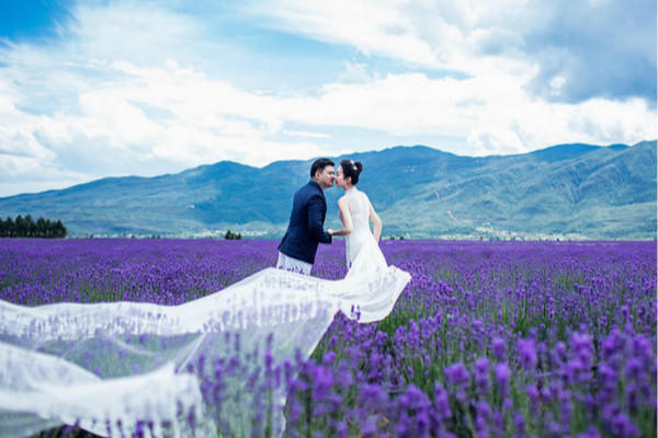 外景婚纱照版面图片_婚纱版面外景照图片_婚纱版面设计