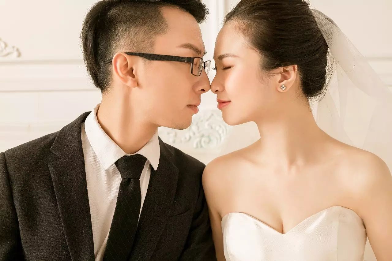 婚纱后面的叫什么_婚纱套照类型叫最后一张吗_婚纱照最后一套类型叫什么